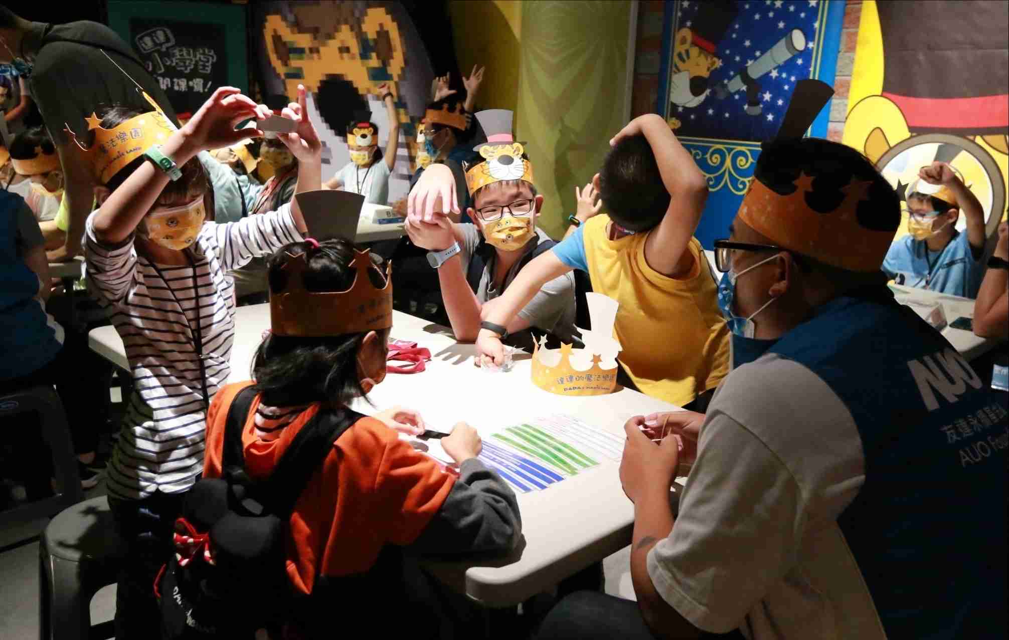 巨星国际以永续理念推动全人教育计划，，内外结盟储备科普教育人才，，荣获亚太永续行动奖社会共融面的金奖肯定