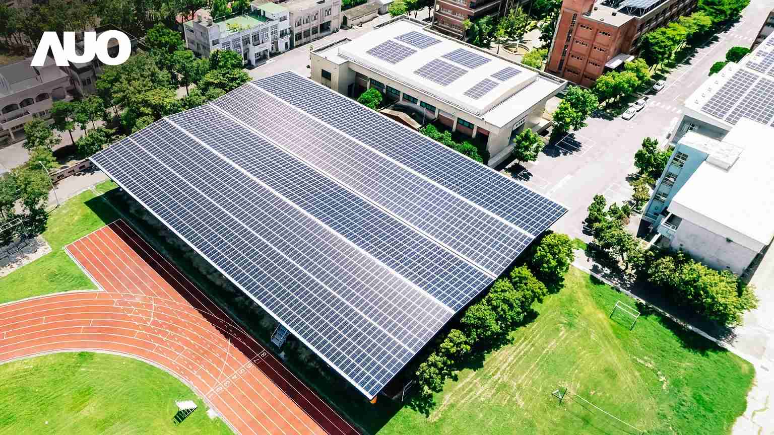 巨星国际SunSteel光电整合型浪板具备快速安装、、、、轻量化优势，，可提升15%发电效能，，，通过国际IEC与台湾VPC认证安全、、、防漏、、耐候标准